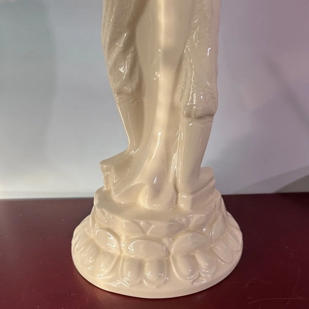 Vintage white ceramic or porcelain Asian female figurine by Maurine Downing - Picture 8 of 12